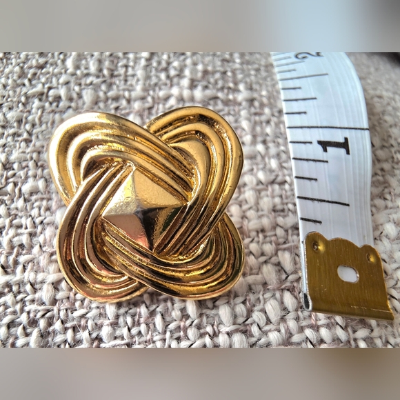 Vintage Avon Gold Tone Knot Design X Shape Stud Earrings 80s 90s